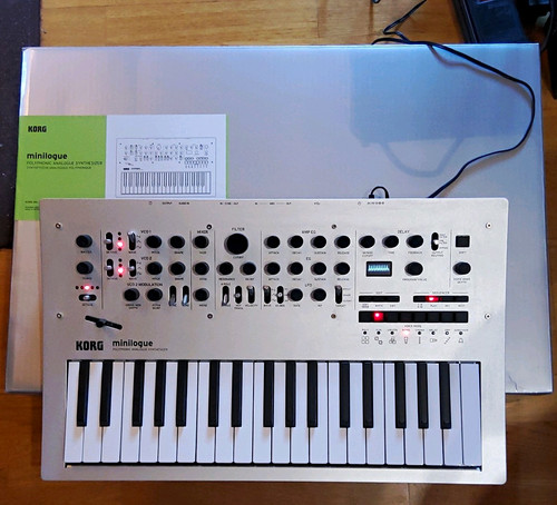 Korg minilogue analog keyboard - minilogue,