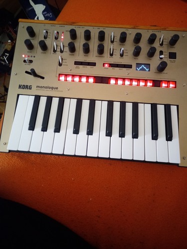 Korg monologue wenig gebraucht - wenig,
