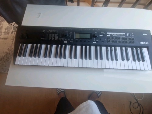 Korg kross keyboard - 61,